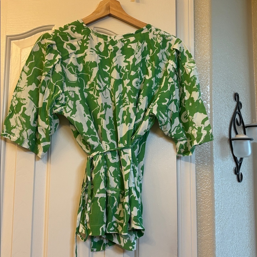 ICHI Green And White Floral Print Wrap Blouse. The Model Din Regine. NWT - Picture 4 of 4
